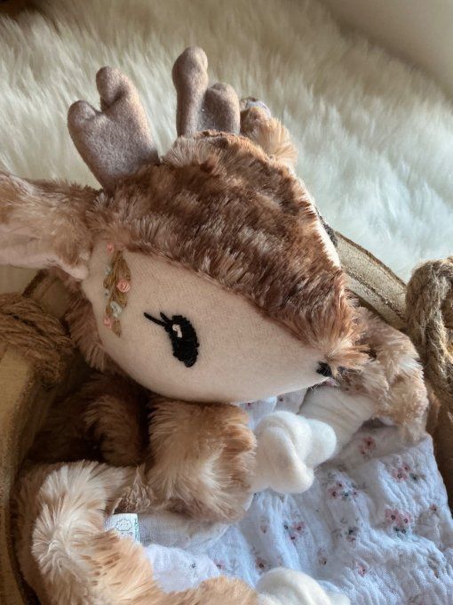Doudou faon tissu fleurs romantiques